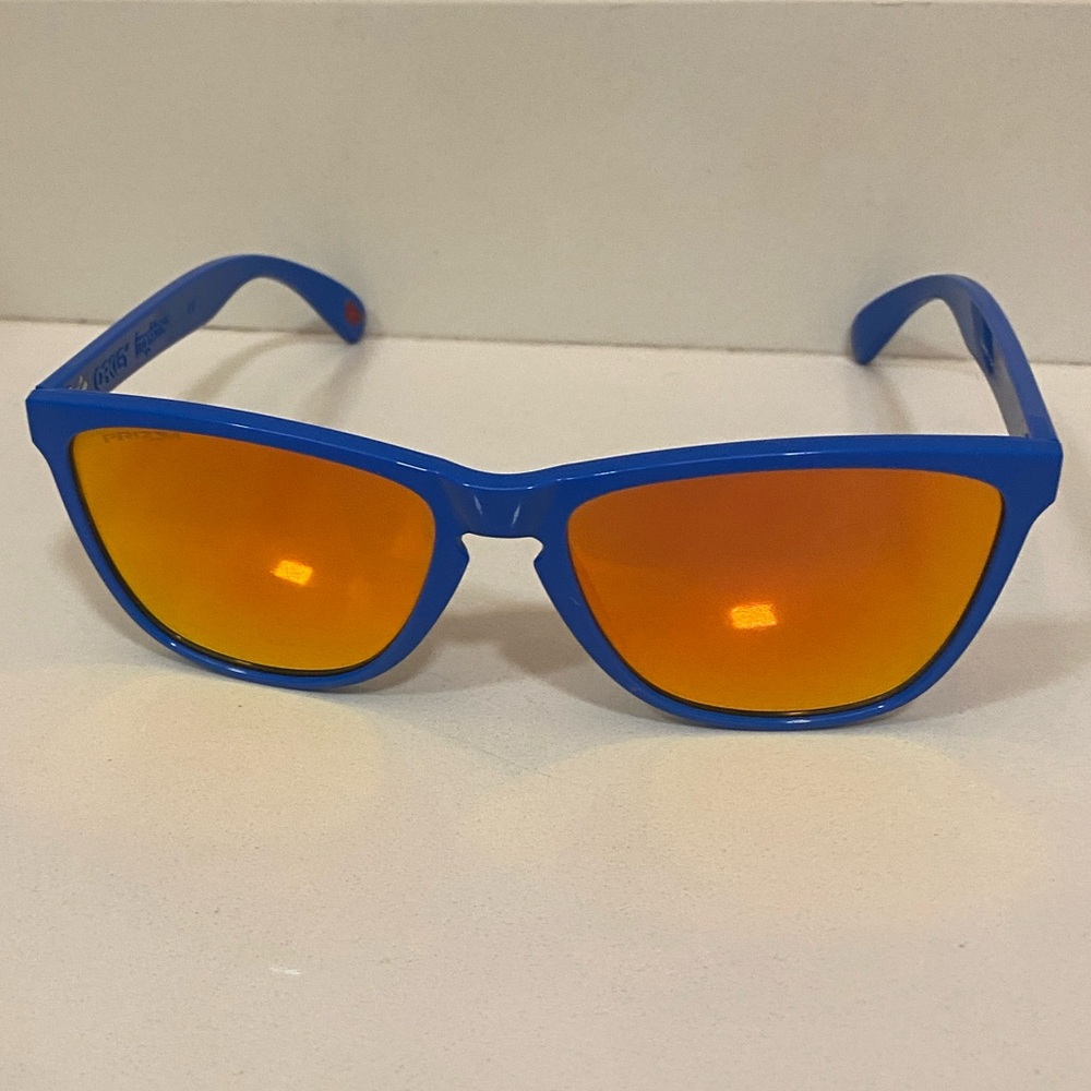Oakley Frogskins Blue with Orange Lenses Used